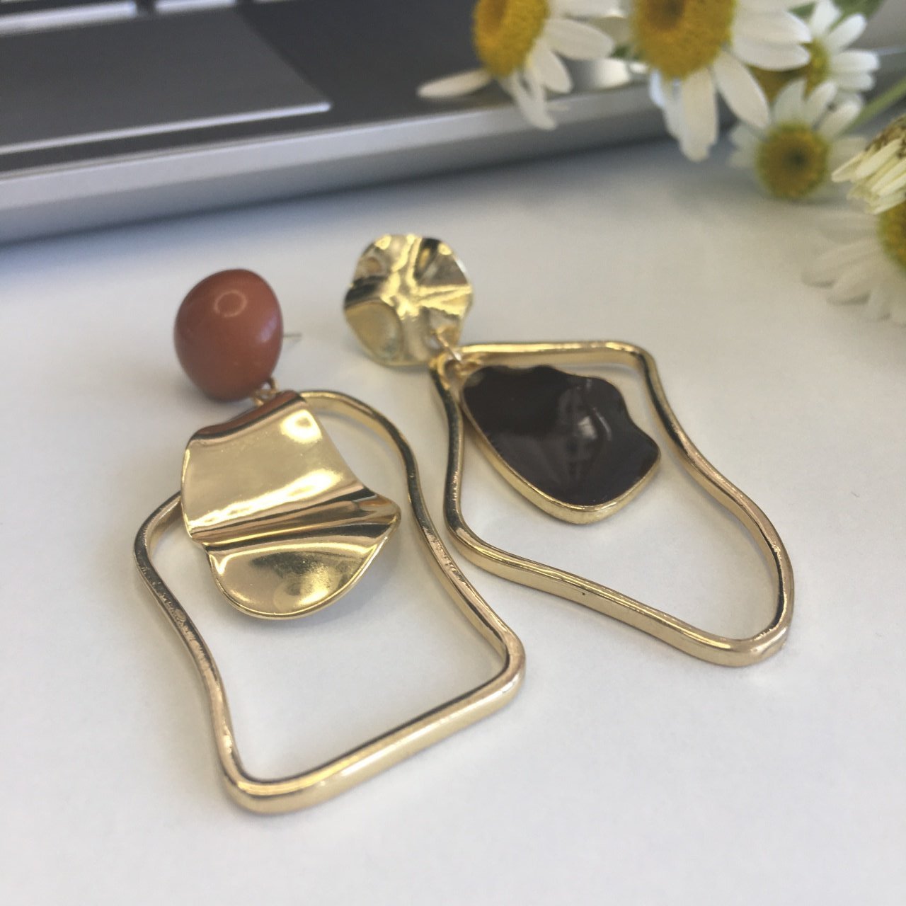 Kahve Vizon Detay Geometrik Gold Küpe
