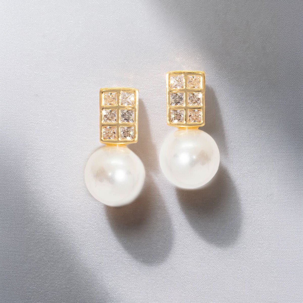 Zirkon Taşlı Gold Renki Küp İnci Küpe