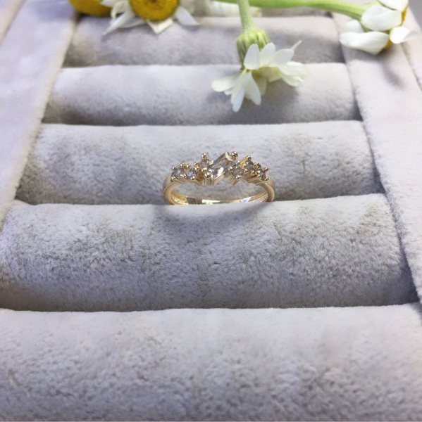 Tırnaklı Beyaz Zirkonyum Taşlı Yüzük