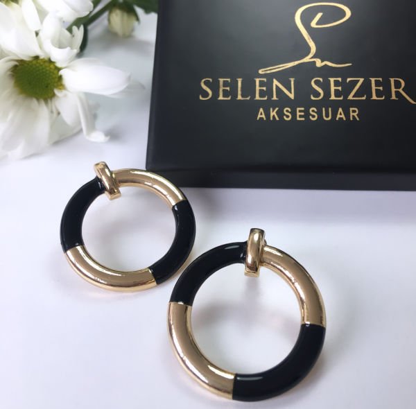 Renkli Gold Yuvarlak Plaka Küpe SİYAH