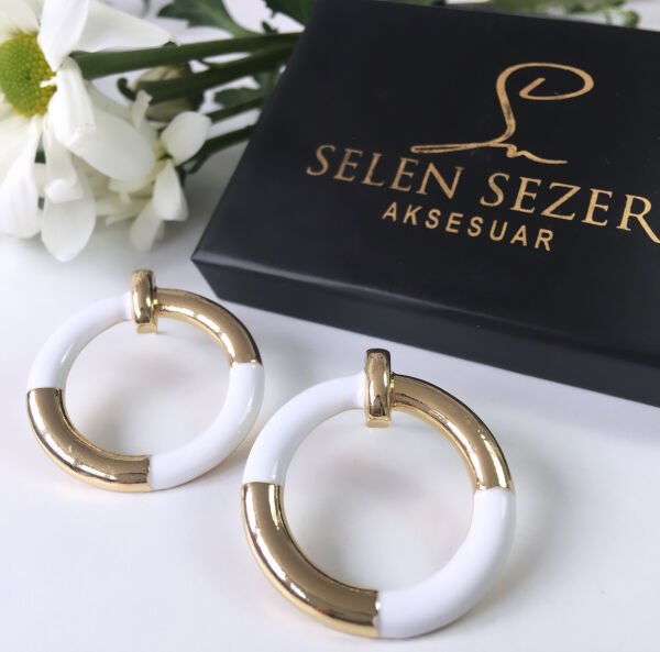 Renkli Gold Yuvarlak Plaka Küpe BEYAZ