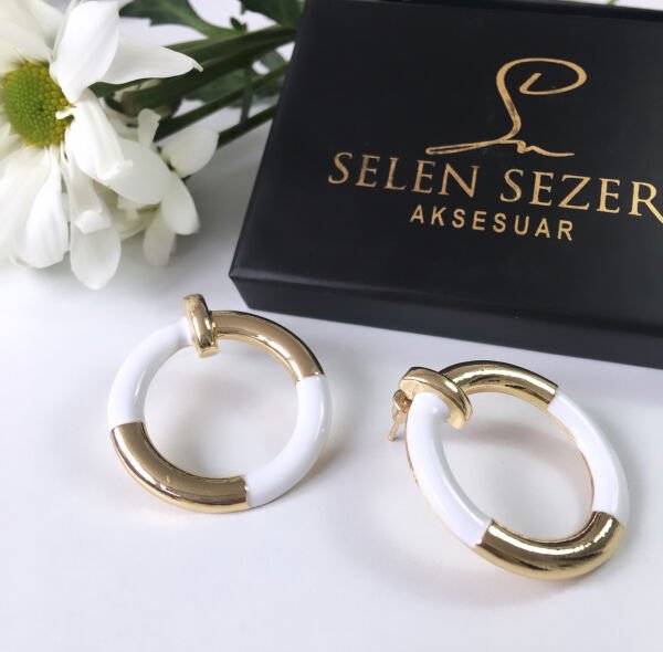 Renkli Gold Yuvarlak Plaka Küpe BEYAZ