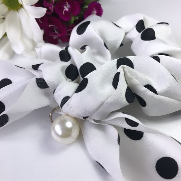 İnci Detay Puanlı Lastikli Beyaz Toka