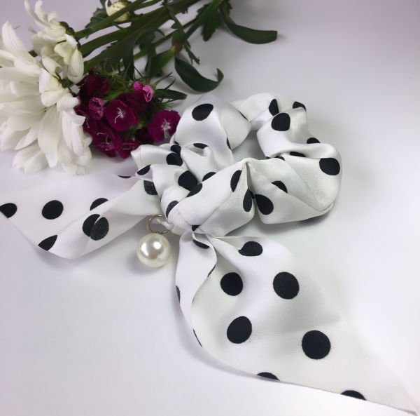 İnci Detay Puanlı Lastikli Beyaz Toka